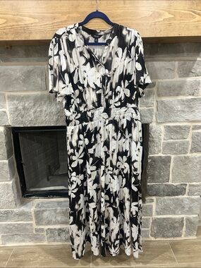 Simply Vera Vera Wang Black and White Floral Midi Dress